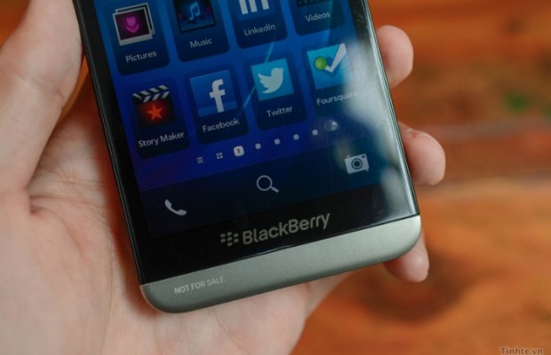 BlackBerry Z30 to support Qi wireless charging