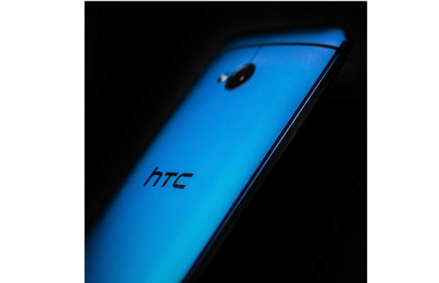 HTC One now available in metallic blue