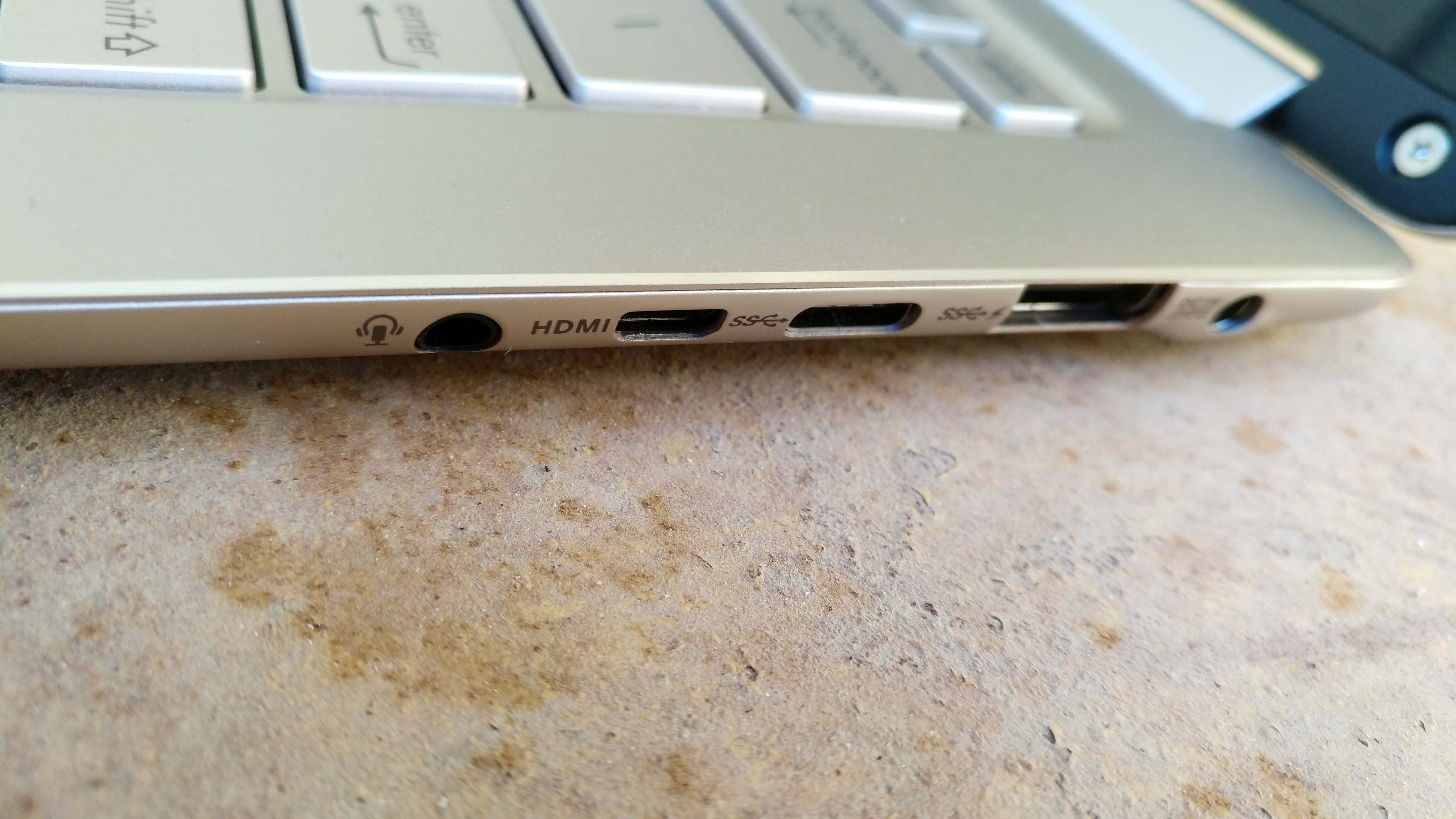 Asus Zenbook Flip ports