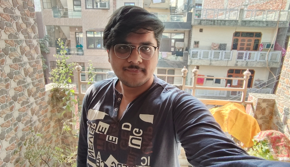 V20 Pro wide selfie 