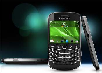 BlackBerry Bold 9930 handset gets teased, accidentally