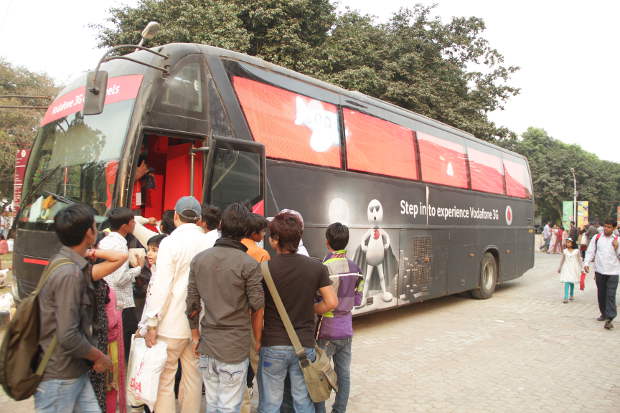 Now experience 3G on Vodafone LED bus in Delhi