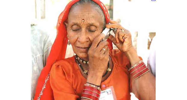 Govt mulls subsidy for rural mobile phone users