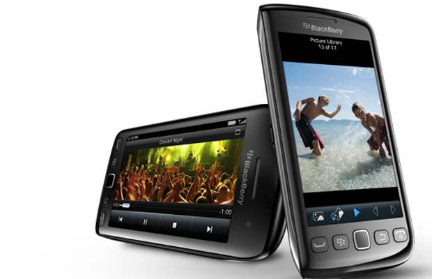 5903_2 RIM slashes smartphone prices by 26 percent in India