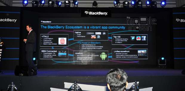 In pics: BlackBerry Curve 9220