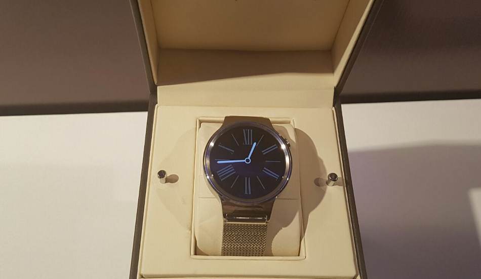 Huawei smartwatch in pics