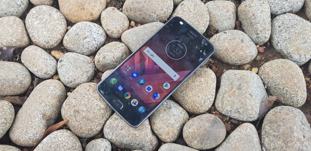 Moto Z2 Play in Pictures