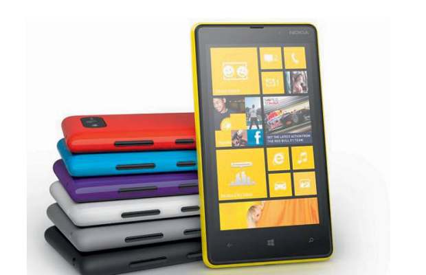 Nokia Lumia 920, Lumia 820 available online