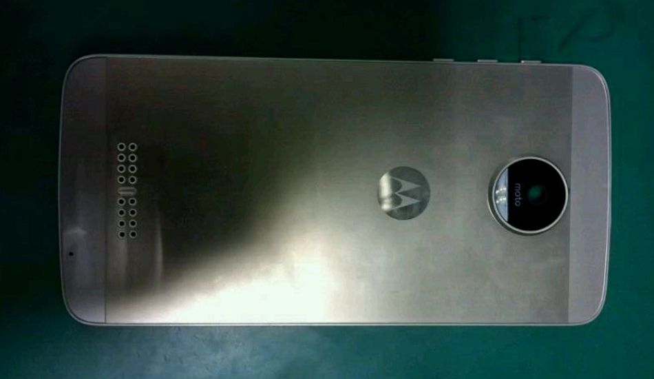 Moto X 2016 spotted with huge camera unit