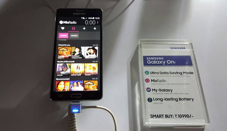 Samsung Galaxy On7 in pics