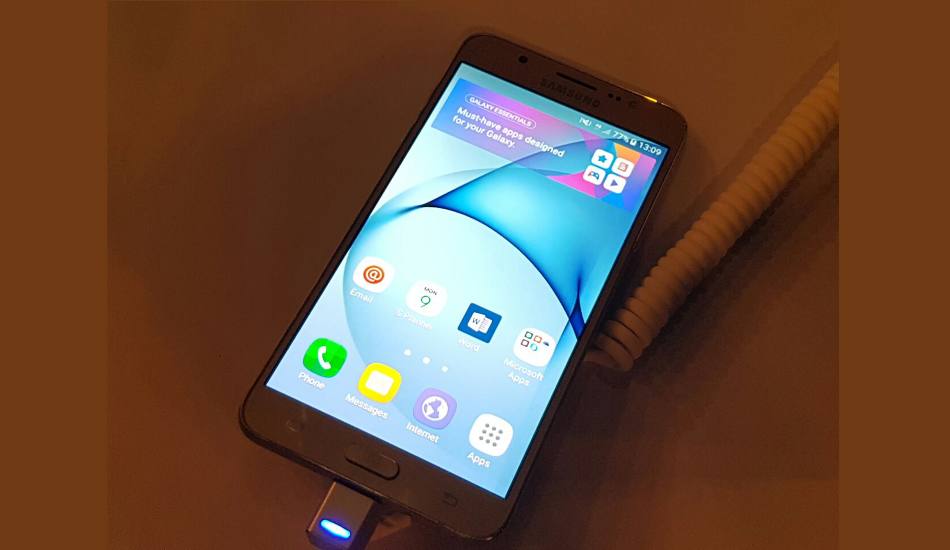 Samsung J7 (2016) in pics