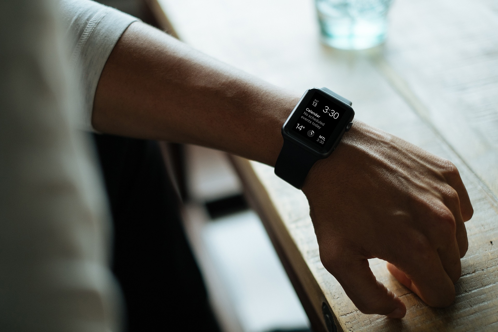 Wearable market grows 16.9 per cent in Q4 2016, Fitbit still leads the race: IDC