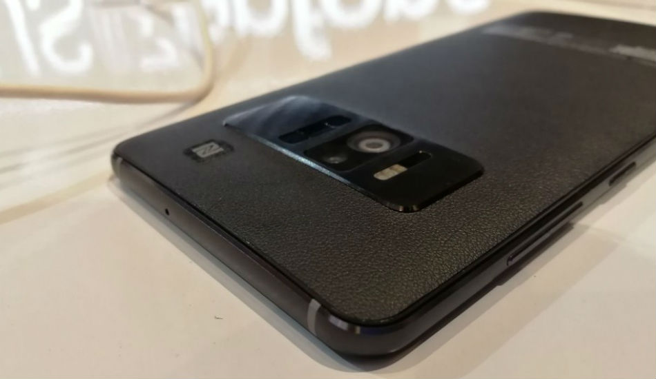 Asus Zenfone AR First Impressions: Finally a phone with a futuristic concept!