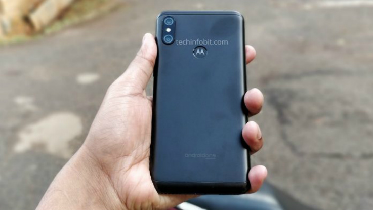 Motorola One Power live images shows dual rear cameras, iPhone X-like notch