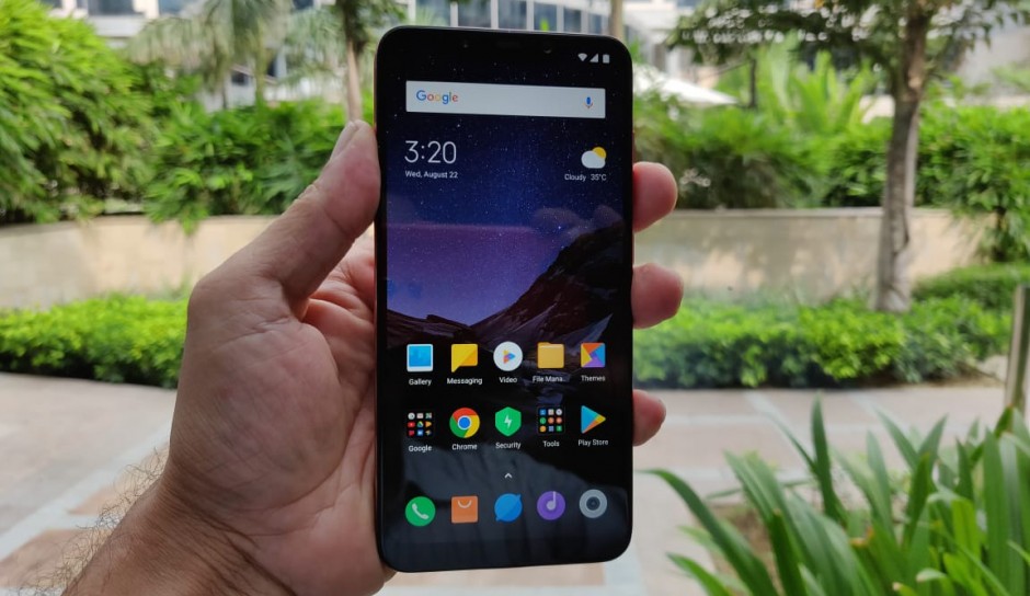 Xiaomi Poco F1 has a long-term use issue, yellow spots on screen