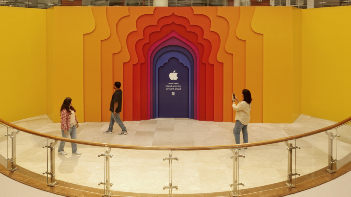 Apple store Saket