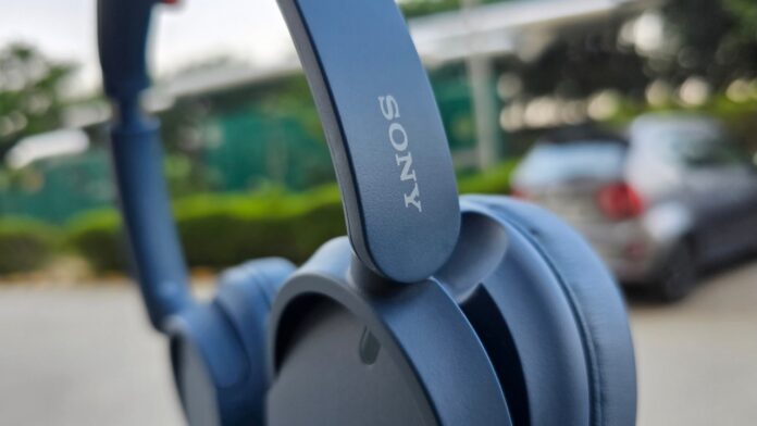 Sony Wireless Noise Cancelling Over-Ear Headphones WH-CH720N