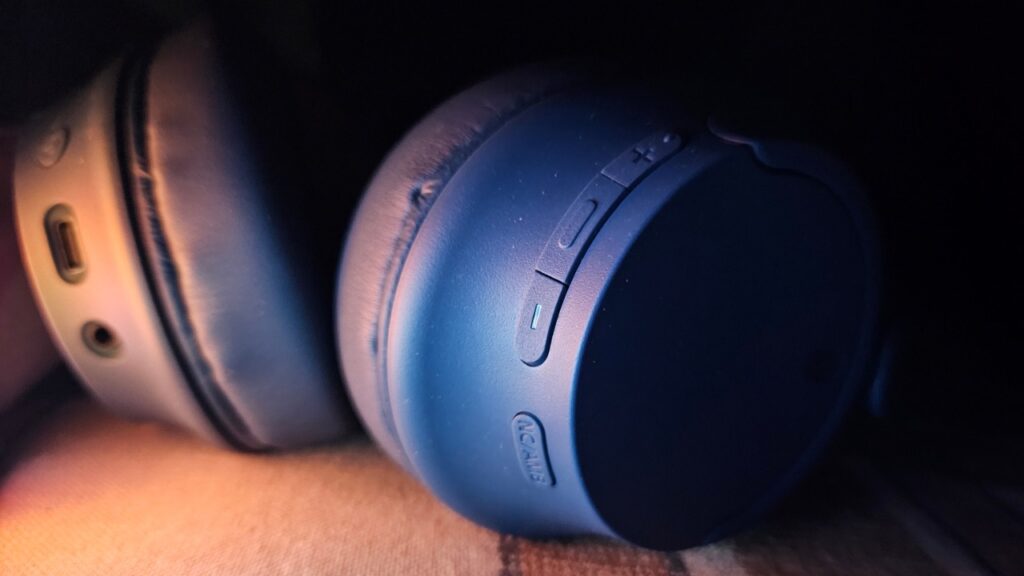 WH-CH720N buttons