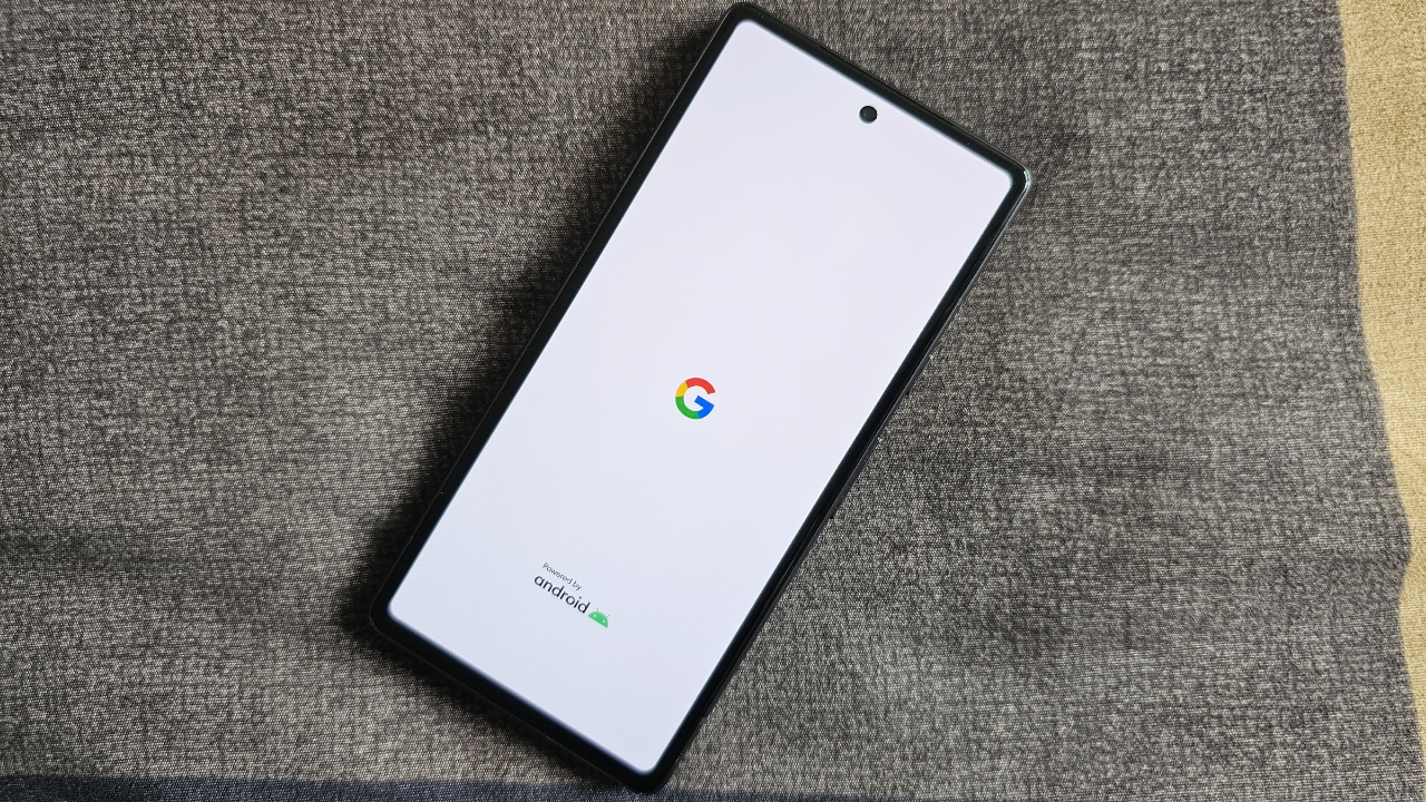 Pixel 7a display