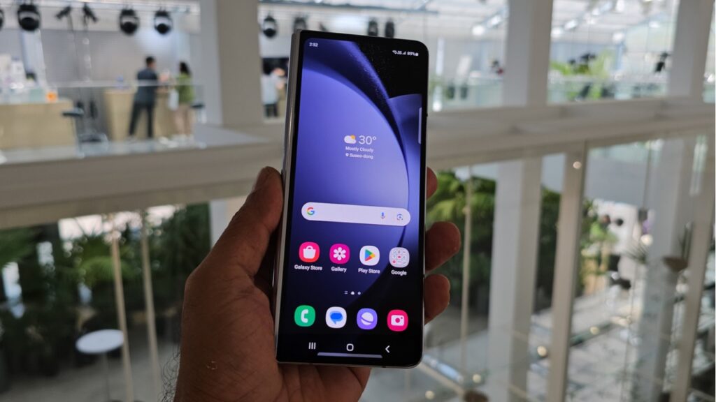 Galaxy Z fold 5 cover display