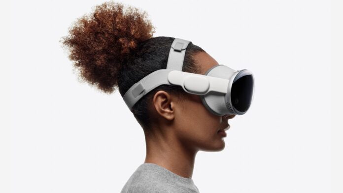 Apple vision pro 2 in works