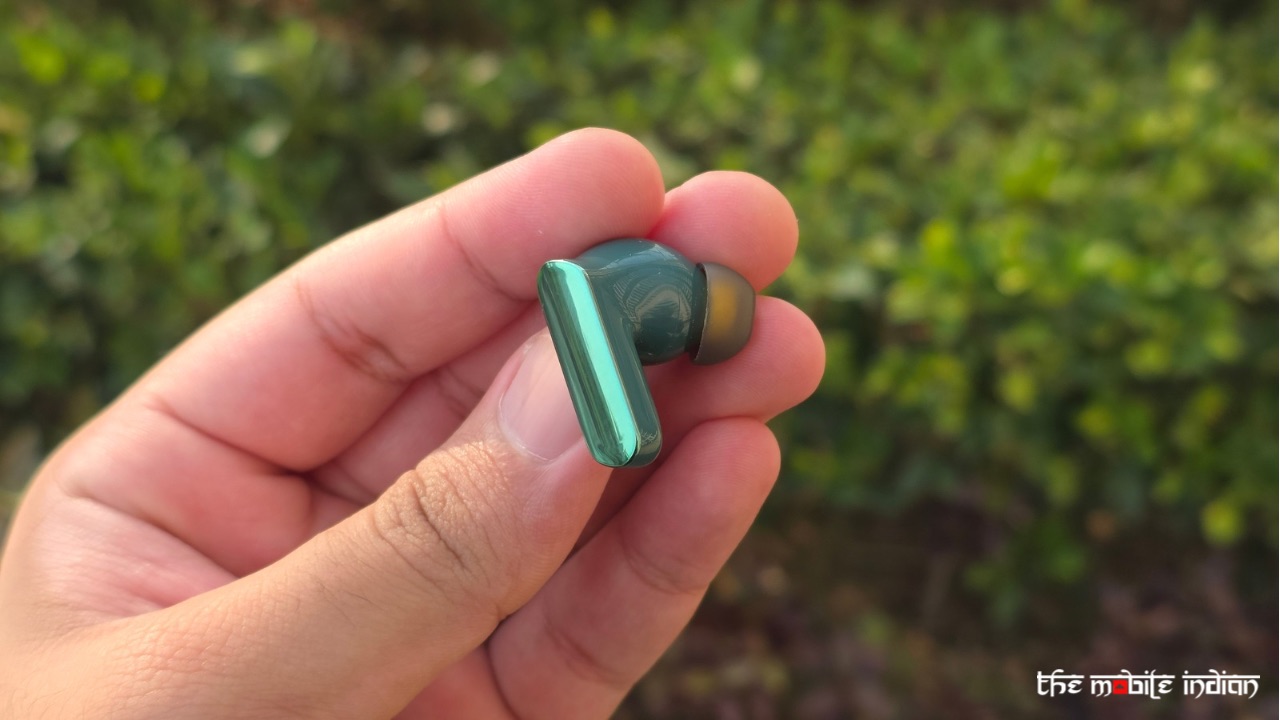 Realme Buds Air 7 Pro back