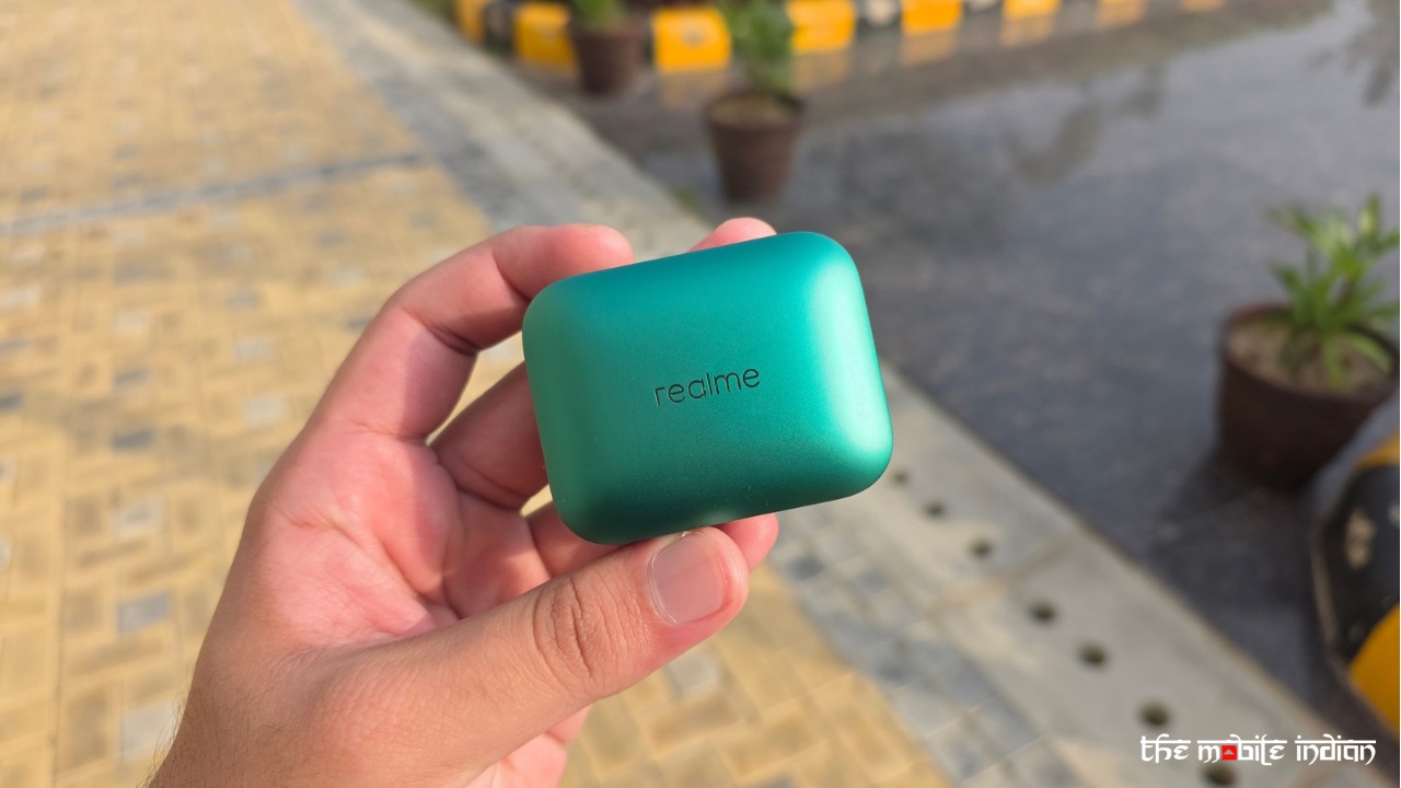 Realme Buds Air 7 Pro case top