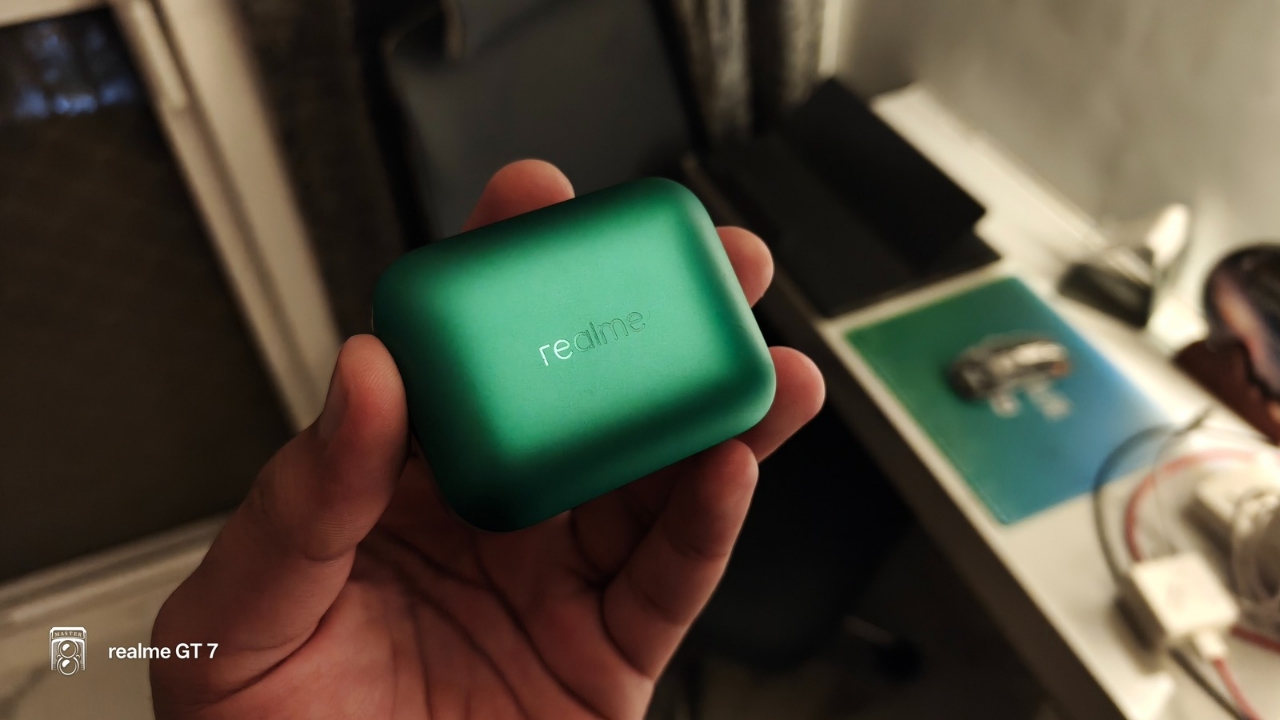 Realme Gt 7 indoor