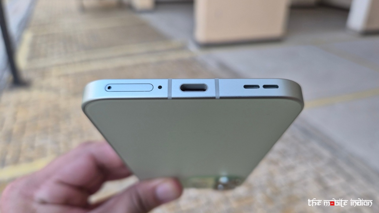 Oppo Reno 14 Bottom