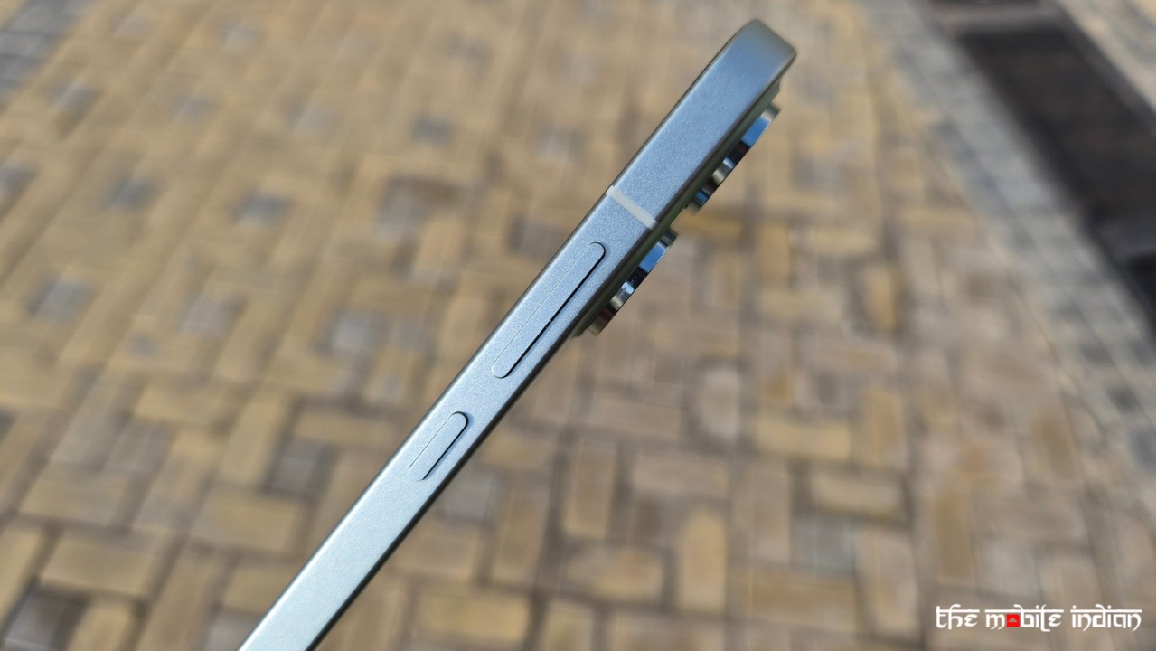 Oppo Reno 14 side