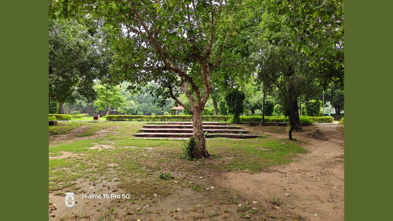 Realme 15 Pro 5G outdoor